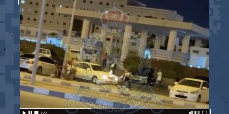 إيقاف مقيم في صلالة لمحاولة دهس وقيادة متهورة