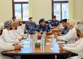 فريق التعامل مع حوادث المواد الخطرة يعقد اجتماعه بمسندم لبحث الجاهزية والاستعداد للطوارئ