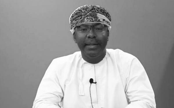 وفاة الإعلامي محمود عبيد الحسني