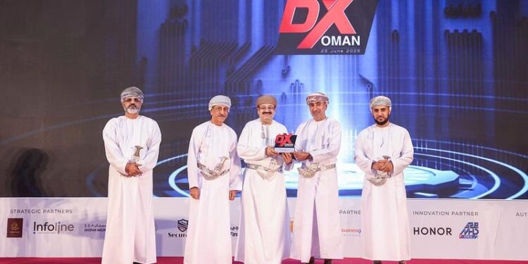 المتحدة للأوراق المالية تحصد جائزة أفضل منصة تداول إلكتروني في عُمان 2025