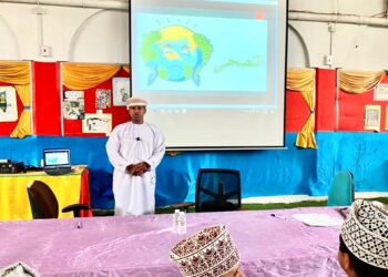 هيئة البيئة بشمال الشرقية تُنظّم محاضرة توعوية حول التصحر والاستدامة في ولاية القابل