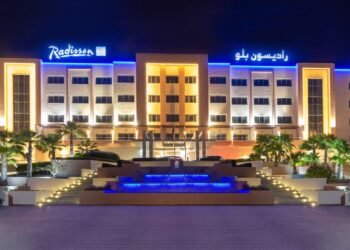 راديسون بلو صُحار يحصد جائزتي “المدير العام” و”الطاهي الأكثر تأثيرًا” في جوائز قادة عُمان 2025