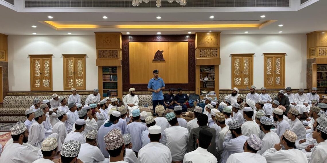 حلقة عمل حول الاسعافات الاولية والوقائية بمركز الشيخ حمود بن حميد الصوافي بولاية سناو