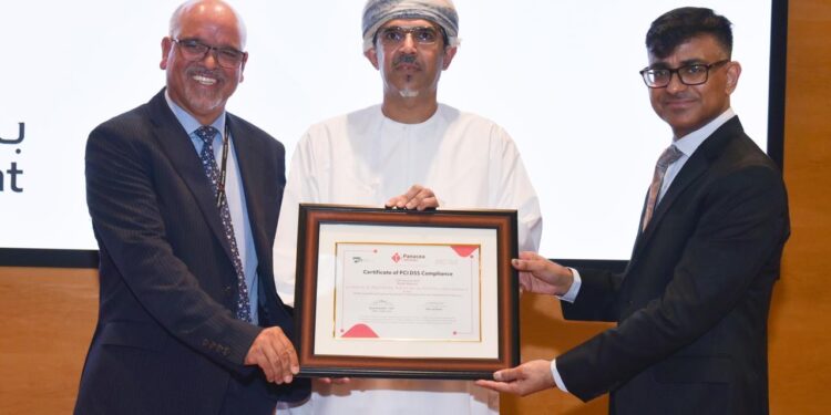 بنك مسقط يحصل على شهادة عالمية في تحقيق معيار أمن بيانات بطاقات الدفع الإلكترونية