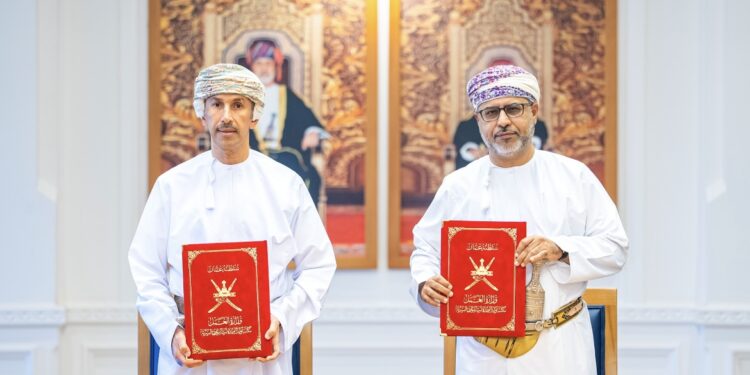 العمل” و”عمانتل” توقعان مذكرة لتعزيز توظيف الكوادر الوطنية