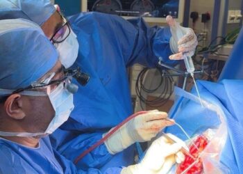 الأول من نوعه.. نجاح أول عملية استئصال ورم دماغي في سلطنة عُمان