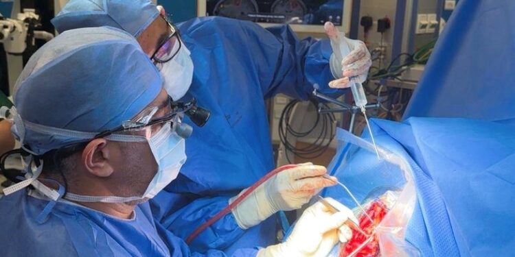 الأول من نوعه.. نجاح أول عملية استئصال ورم دماغي في سلطنة عُمان