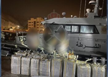 ضبط 3 إيرانيين بحوزتهم مشروبات كحولية بقصد الاتجار بها في مسندم