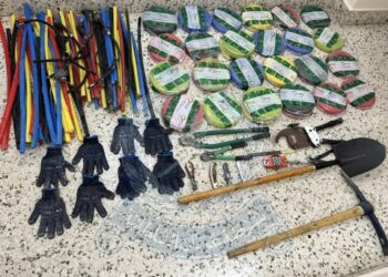 القبض على ستة أشخاص بتهمة سرقة كابلات كهربائية في شمال الباطنة