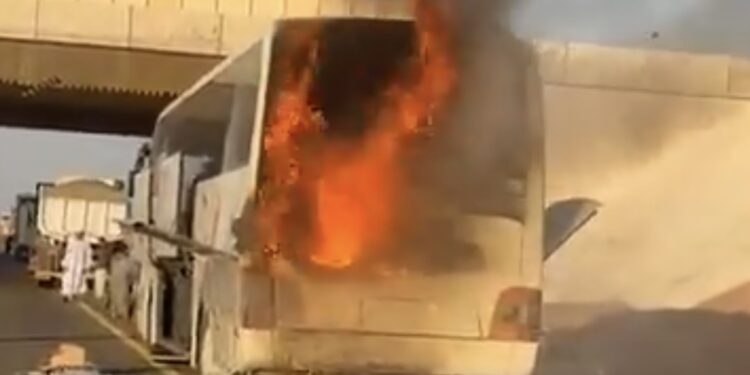 سلامة ركاب حافلة معتمرين من الخابورة بعد حادث حريق في السعودية
