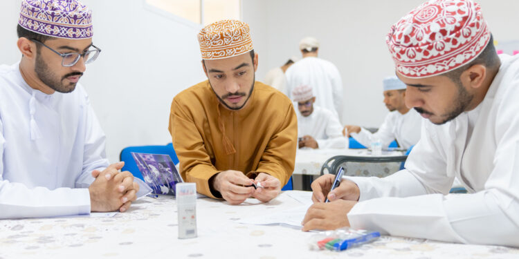 إطلاق برامج شبابية في المجالات الزراعية والبحرية والتقنية