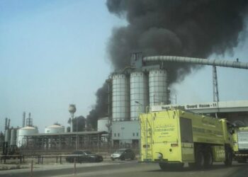 فرق الإطفاء تتعامل مع حريق في خزان مصفاة “أوكيو” بصحار دون تسجيل إصابات