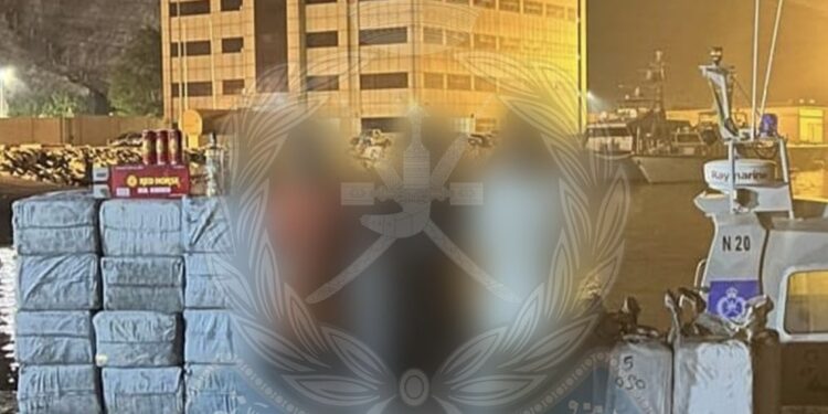 ضبط قارب إيراني بكحول في المياه العمانية