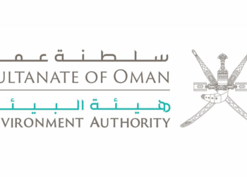 هيئة البيئة تباشر مسحًا ميدانيًا بعد رصد تسرب زيتي بشواطئ صلالة