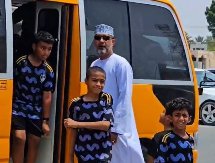 وسط استقبال من أولياء الأمور عودة أكاديمية الغليل الرياضية من معسكرهم الداخلي بصور 1 وسط استقبال من أولياء الأمور عودة أكاديمية الغليل الرياضية من معسكرهم الداخلي بصور