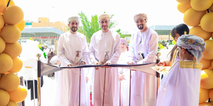 بنك الإسكان العُماني يفتتح فرع صحار بحلة جديدة لتقديم خدمات مصرفية متطورة