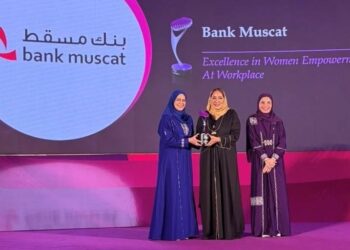 بنك مسقط يتوّج بجائزة مؤسسة العام للتميز في تمكين المرأة
