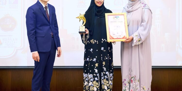 “عُمان العربي” يحصد جائزة وطنية تجسّد التزامه بالمجتمع 1 “عُمان العربي” يحصد جائزة وطنية تجسّد التزامه بالمجتمع