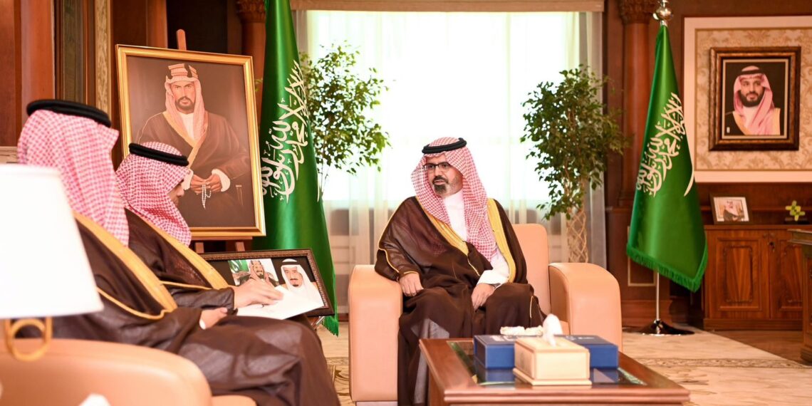 الأمير ناصر بن محمد يستقبل رئيس غرفة جازان