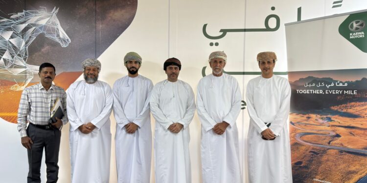 Karwa Motors signs agreements to supply 34 buses for PDO facilities 1 كروة للسيارات توقع على اتفاقيتين مع شركتي الخطمة والسمري لتوريد 34 حافلة لتشغيلها في مرافق شركة تنمية نفط عُمان