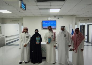 ‏بيئة جدة تنفذ مبادرة تطوعية بتوزيع شتلات على المرضى بمستشفى الملك عبدالعزيز