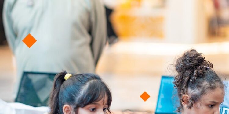 “عمانتل” تنظم مبادرة تعليمية تفاعلية باستخدام "ماينكرافت" ضمن مشاركتها في خريف ظفار 2025 1 “عمانتل” تنظم مبادرة تعليمية تفاعلية باستخدام “ماينكرافت” ضمن مشاركتها في خريف ظفار 2025