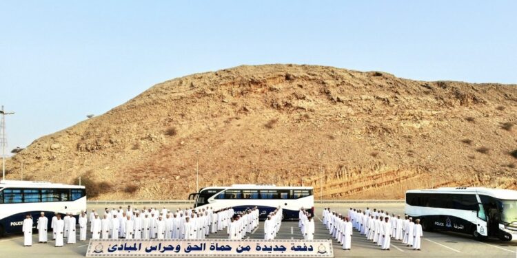 الشرطة تستقبل دفعة جديدة من المواطنين