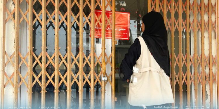 بلدية السويق تُغلق مقهى لمخالفات صحية وتشغيل دون ترخيص 1 بلدية السويق تُغلق مقهى لمخالفات صحية وتشغيل دون ترخيص