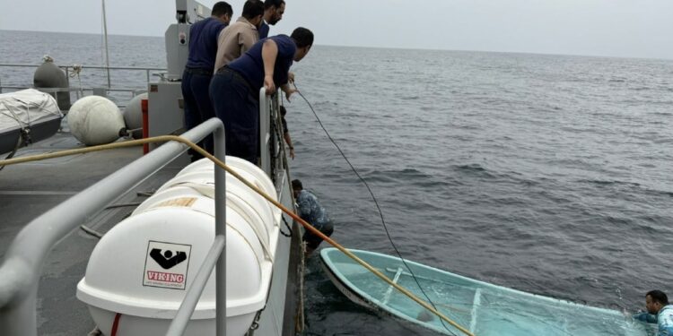 إنقاذ 4 مواطنين بعد تعرّض قاربهم للانقلاب في جزر الديمانيات