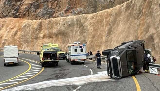 وفاة 3 أشخاص في حادث تدهور مركبة بالجبل الأخضر