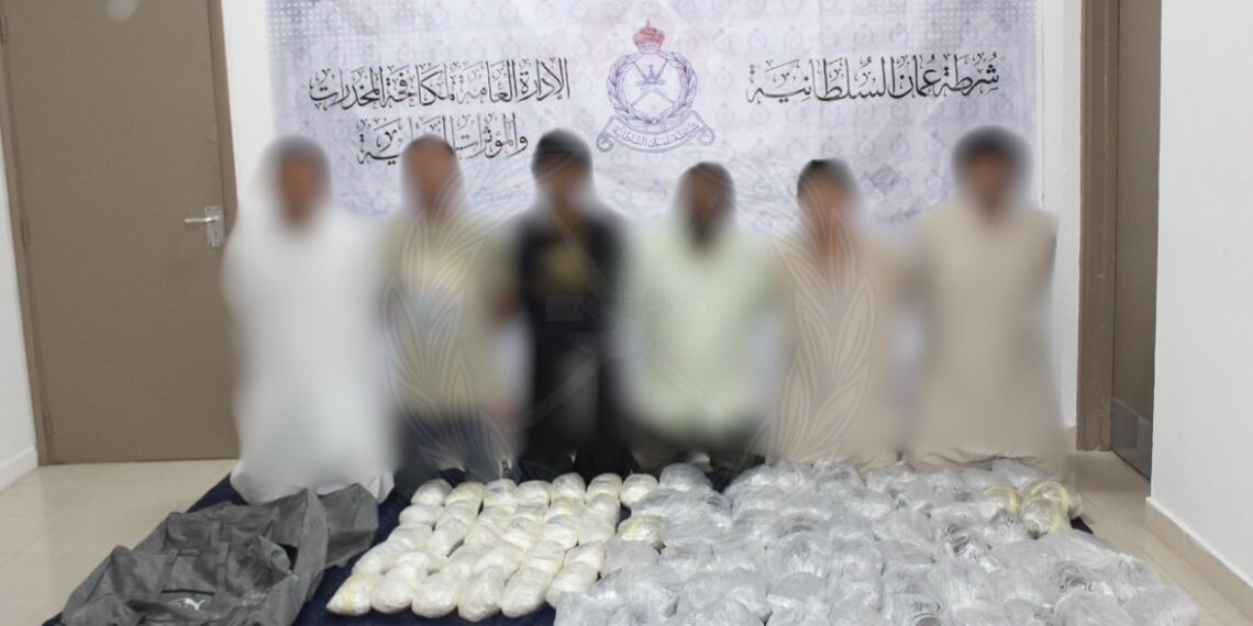 ضبط 55 كجم مخدرات بمطرح والقبض على 6 آسيويين 1 ضبط 55 كجم مخدرات بمطرح والقبض على 6 آسيويين