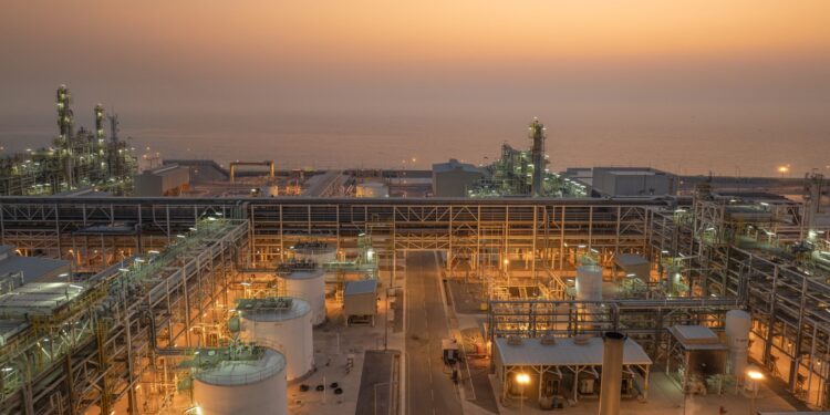 سلطنة عُمان تخفض الدين العام وتسجل نشاطًا ماليًا في النصف الأول 2025 1 سلطنة عُمان تخفض الدين العام وتسجل نشاطًا ماليًا في النصف الأول 2025