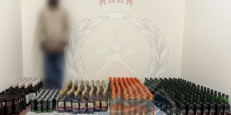 ضبط آسيوي بحوزته مشروبات كحولية بالوسطى