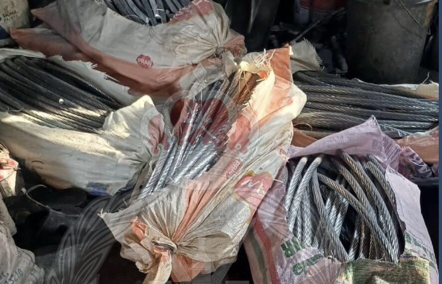 القبض على 4 آسيويين بتهمة سرقة أسلاك معدنية من مخزن ببوشر