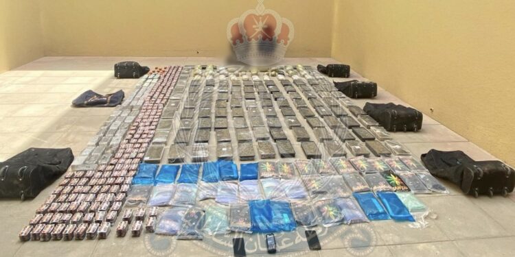 القبض على آسيويين ببركاء لحيازتهما كميات كبيرة من المخدرات والمؤثرات العقلية