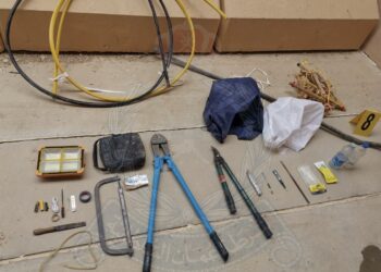 القبض على 3 أشخاص لتورطهم في سرقة أسلاك كهربائية في صحار