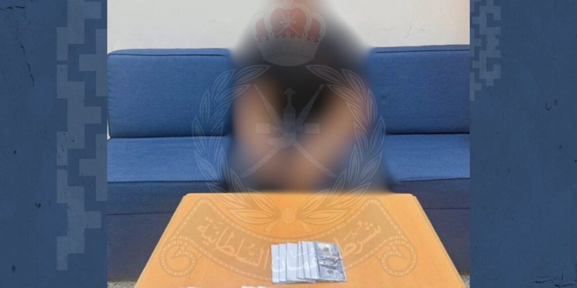 القبض على مقيم عربي بتهمة ترويج عملات أجنبية مزورة