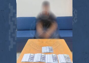 القبض على مقيم عربي بتهمة ترويج عملات أجنبية مزورة