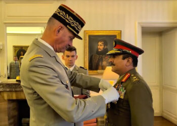 الحكومة الفرنسية تمنح قائد الجيش السُّلطاني العُماني وسام جوقة الشرف الوطني الفرنسي