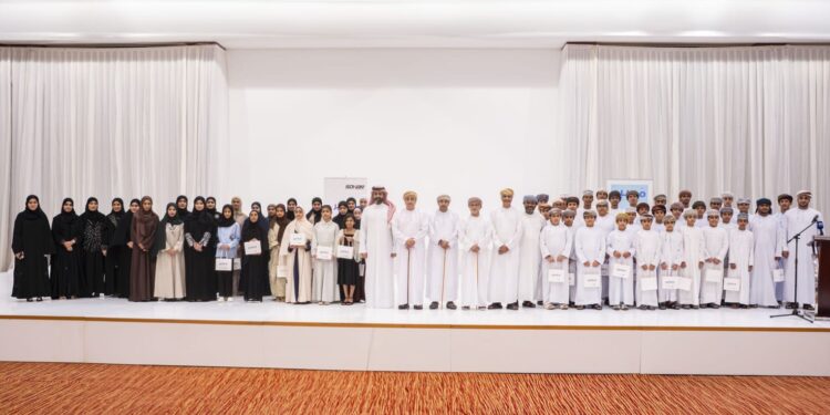 ميناء صحار والمنطقة الحرة يحتفي بتخريج الدفعة الثالثة من برنامج مسير بمشاركة ما يزيد عن 1000 طالب 1 ميناء صحار والمنطقة الحرة يحتفي بتخريج الدفعة الثالثة من برنامج مسير بمشاركة ما يزيد عن 1000 طالب