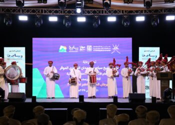 مهرجان الجبل الأخضر 2025 ينطلق بعروض مبهرة وبرامج سياحية وثقافية متنوعة