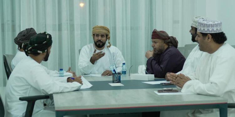 لجنة الصحفيين العُمانية بمحافظة ظفار تناقش الاستعدادات النهائية للملتقى الصحفي