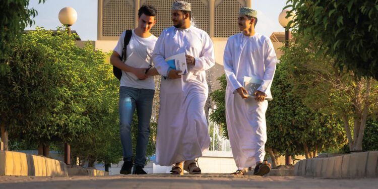 جامعة السلطان قابوس تعلن عن بدء التسجيل في برنامج “آفاق” للطلبة الدوليين والعمانيين