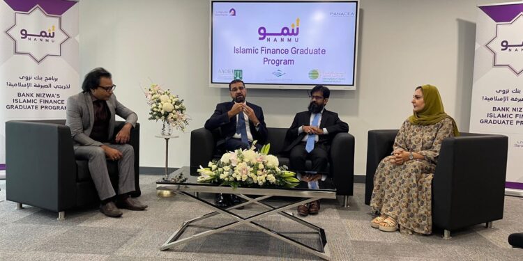 بنك نزوى يطلق الدفعة الثانية من برنامج “ننمو” لتنمية موظفيه