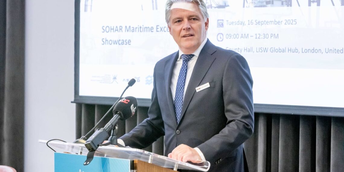 ميناء صحار يعرض الاستراتيجية البحريّة العُمانية في أسبوع لندن للشحن 2025 1 ميناء صحار يعرض الاستراتيجية البحريّة العُمانية في أسبوع لندن للشحن 2025