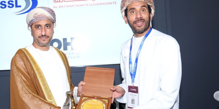 العُمانية العالمية القابضة تستعرض إنجازات التحول الرقمي لشمال الباطنة في كومكس 2025 1 العُمانية العالمية القابضة تستعرض إنجازات التحول الرقمي لشمال الباطنة في كومكس 2025