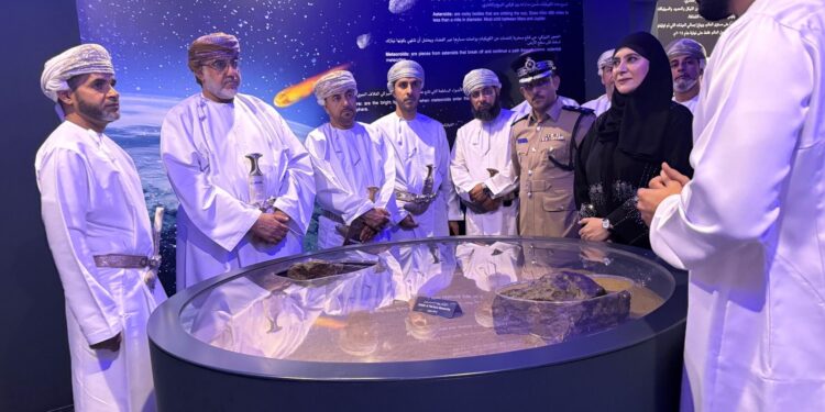 افتتاح النسخة الرابعة من معرض النيازك بمركز الاستكشاف العلمي في إبراء 1 افتتاح النسخة الرابعة من معرض النيازك بمركز الاستكشاف العلمي في إبراء