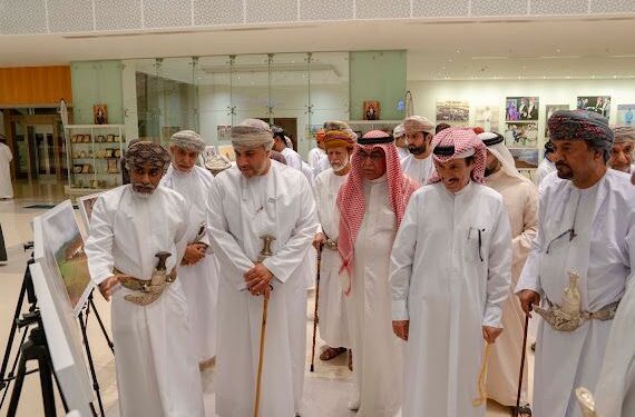 مجلس إدارة اتحاد الصحفيين الخليجيين يشارك في الملتقى الصحفي الرابع بظفار 1 مجلس إدارة اتحاد الصحفيين الخليجيين يشارك في الملتقى الصحفي الرابع بظفار