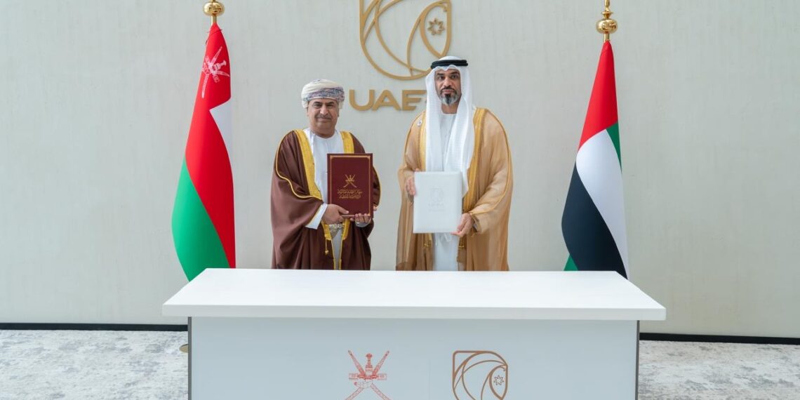 عُمان والإمارات توقعان مذكرة تفاهم لتعزيز مكافحة الفساد والرقابة المالية 1 عُمان والإمارات توقعان مذكرة تفاهم لتعزيز مكافحة الفساد والرقابة المالية