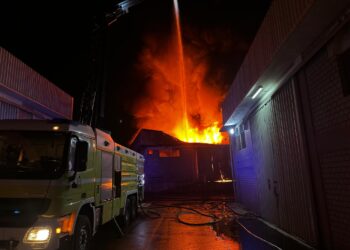 السيطرة على حريق في مخزن بمنطقة غلا الصناعية دون تسجيل إصابات
